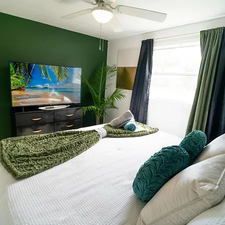 Villa Modern 3Br With Wi-Fi & Private Yard Near Downtown